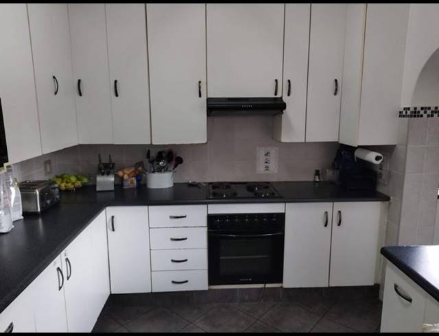 3 BEDROOM TOWNHOUSE FOR SALE IN BRACKENHURST